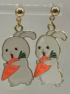 CUTE WHITE BUNNY EATING CARROTS DANGLE EARRINGS